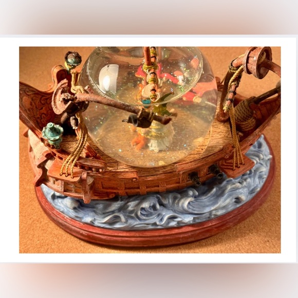 Rare Vintage Peter Pan Snowglobe Pirate Ship Musical Large - Picture 6 of 9